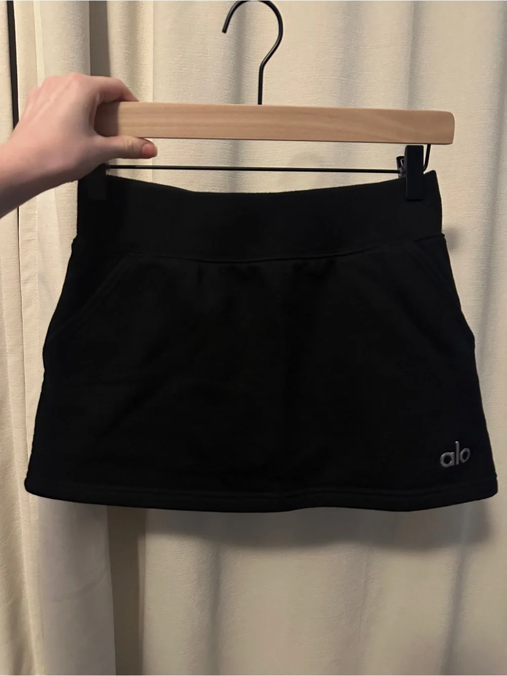 Alo Yoga Accolade Skirt, Black, Size XS